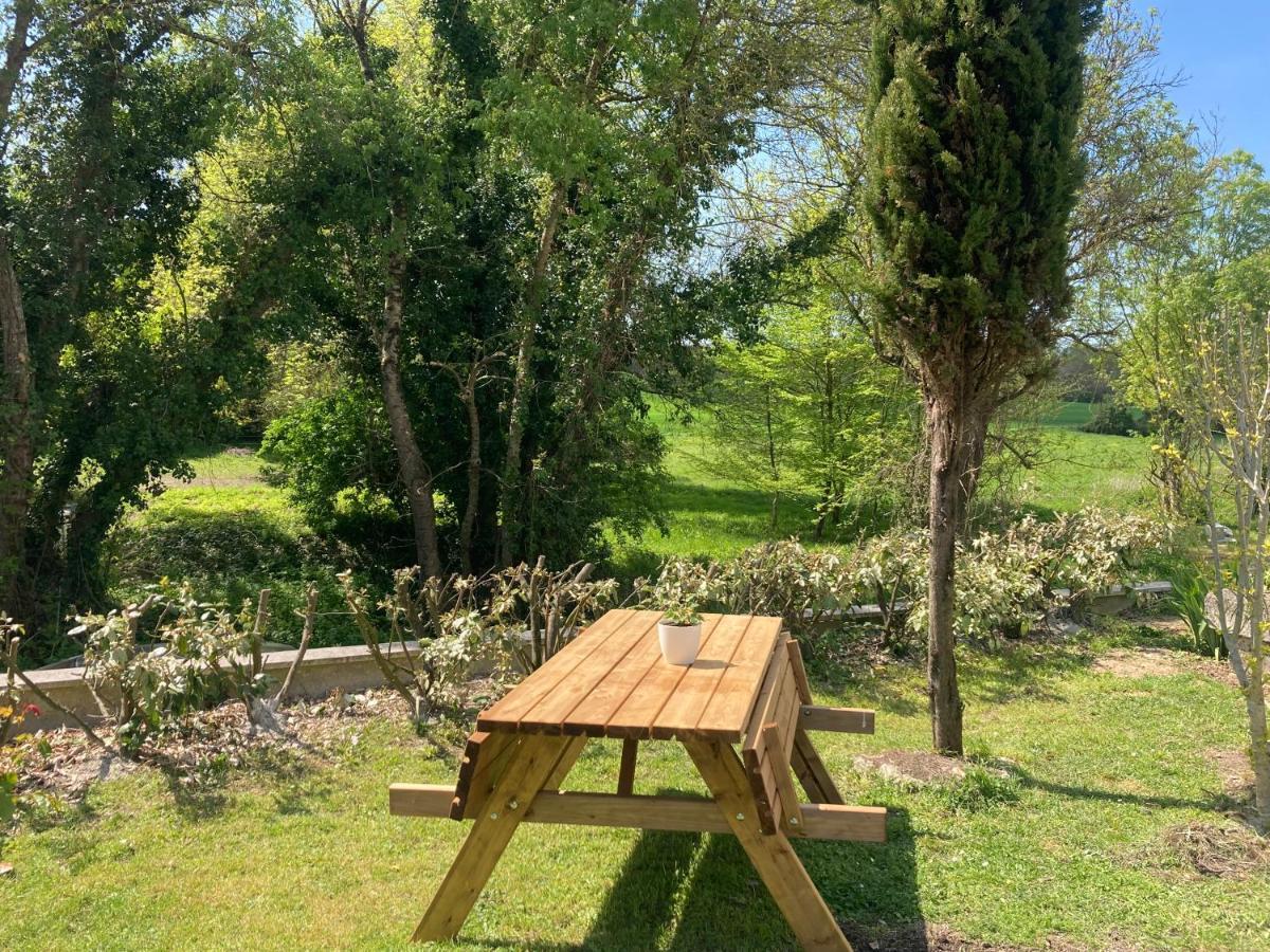 Les Ganivelles Lägenhet Saint-Dizant-du-Gua Exteriör bild